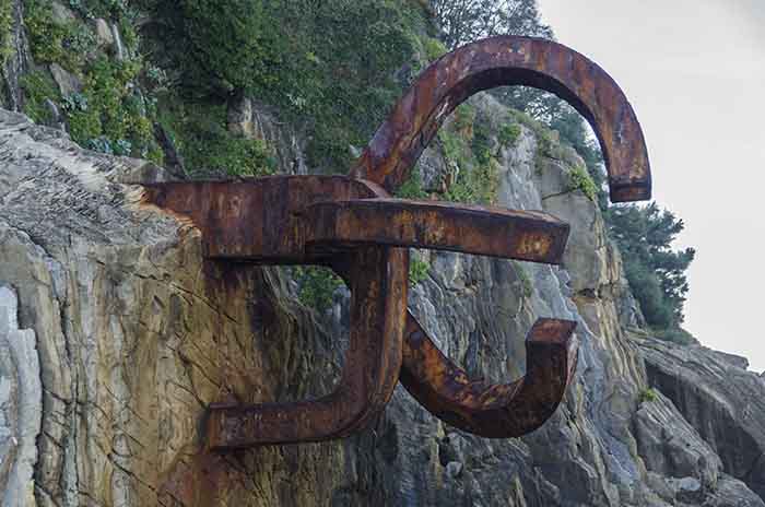 Guipúzcoa - San Sebastián 123 - escultura El Peine del Viento.jpg